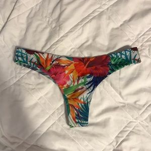 Reversible bikini bottoms